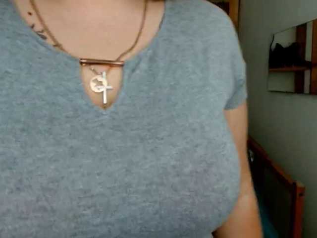 Leilabeayte24 live cam on BongaCams