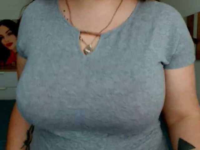 Leilabeayte24 live cam on BongaCams