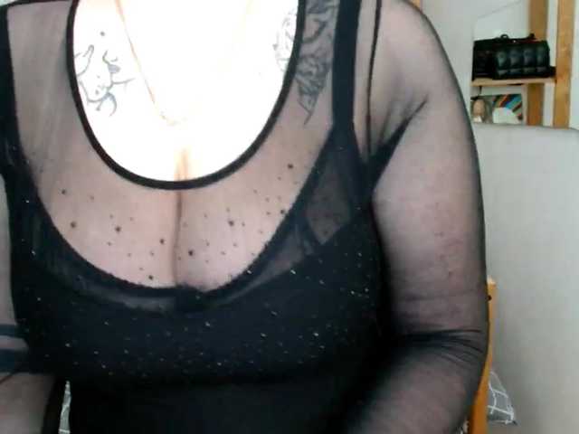 Leilabeayte24 live cam on BongaCams