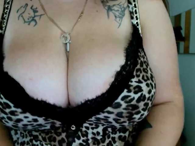 le modèle Leilabeayte24 est en webcam porno dans un show sur le site bongacams, il possède les tags suivants: White/Caucasian,Brunette,Hairy