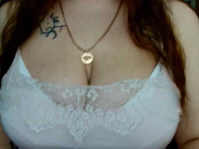 Leilabeayte24 live cam on BongaCams