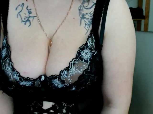 Leilabeayte24 live cam on BongaCams