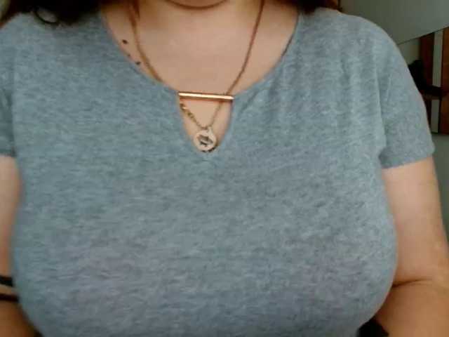 Leilabeayte24 live cam on BongaCams