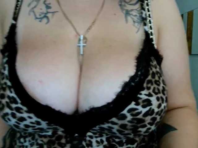 Leilabeayte24 live cam on BongaCams