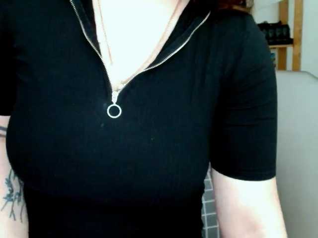 Leilabeayte24 live cam on BongaCams