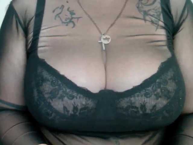 Leilabeayte24 live cam on BongaCams