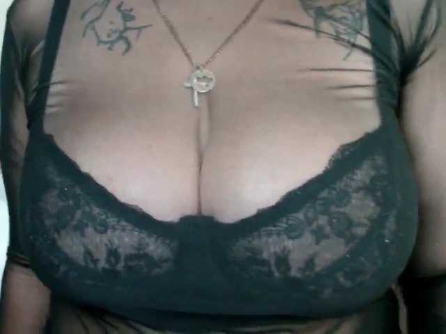 Leilabeayte24 live cam on BongaCams