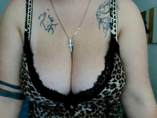 Leilabeayte24 live cam on BongaCams