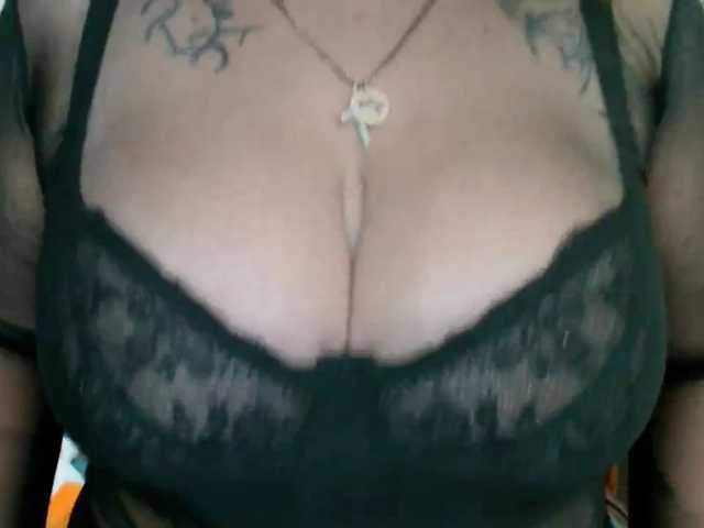 Leilabeayte24 live cam on BongaCams