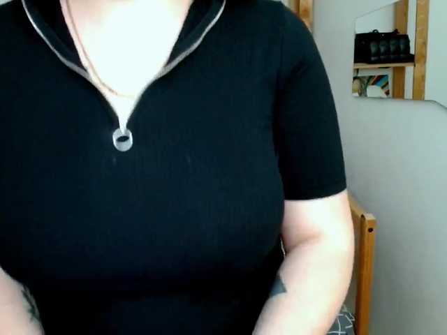 Leilabeayte24 live cam on BongaCams