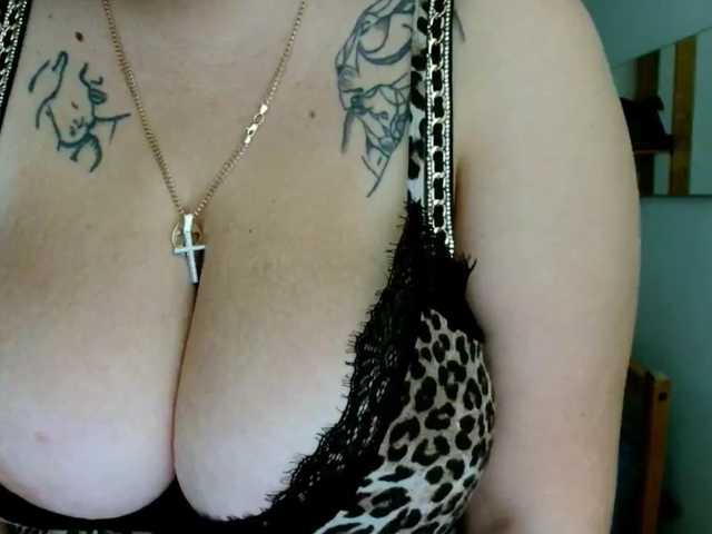 Leilabeayte24 live cam on BongaCams
