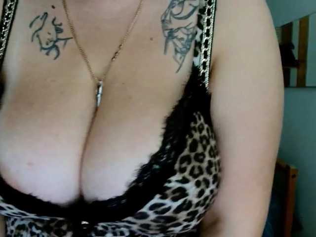 Leilabeayte24 live cam on BongaCams