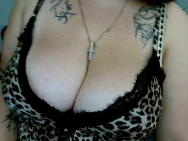 Leilabeayte24 live cam on BongaCams