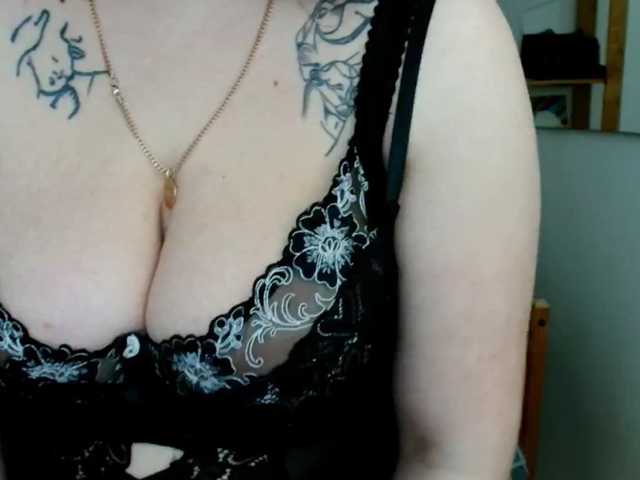 Leilabeayte24 live cam on BongaCams