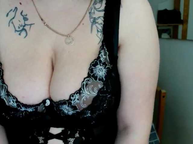Leilabeayte24 live cam on BongaCams