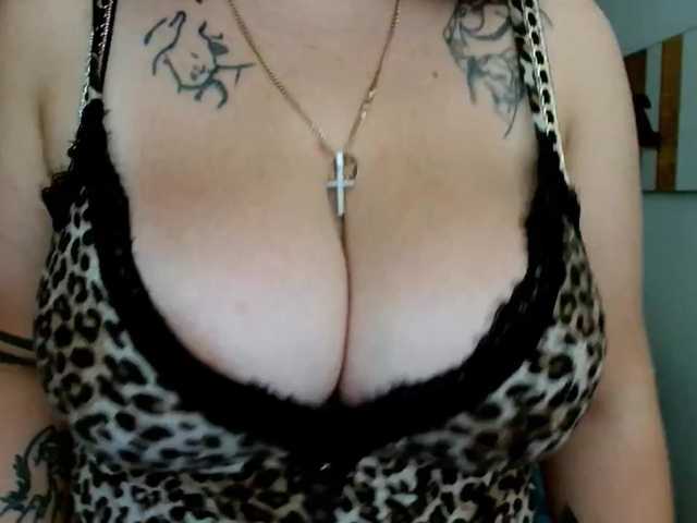 Leilabeayte24 live cam on BongaCams