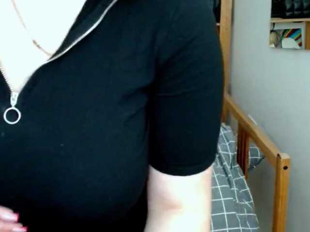 Leilabeayte24 live cam on BongaCams