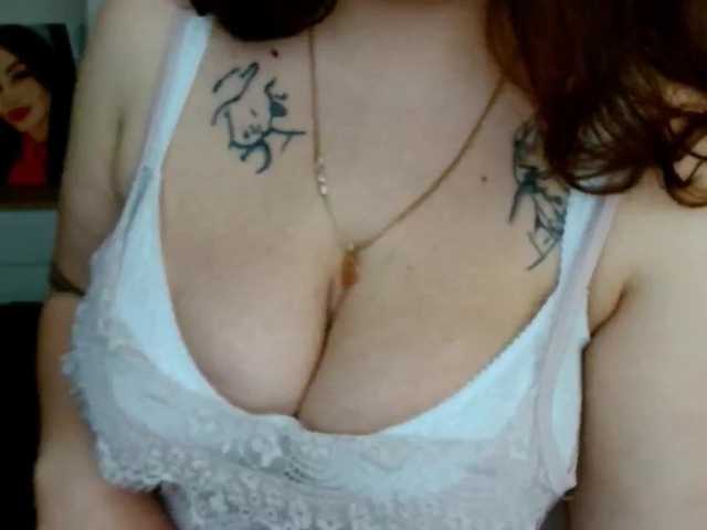 Leilabeayte24 live cam on BongaCams