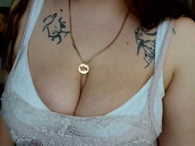 Leilabeayte24 live cam on BongaCams