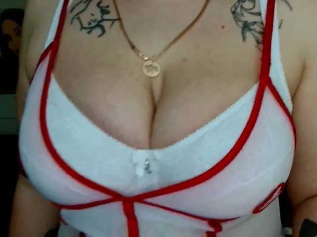 Leilabeayte24 live cam on BongaCams