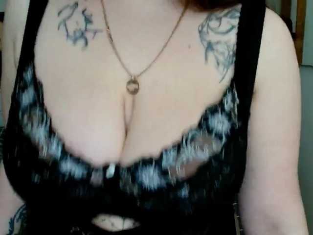 Leilabeayte24 live cam on BongaCams