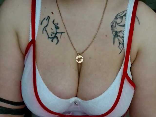 Leilabeayte24 live cam on BongaCams