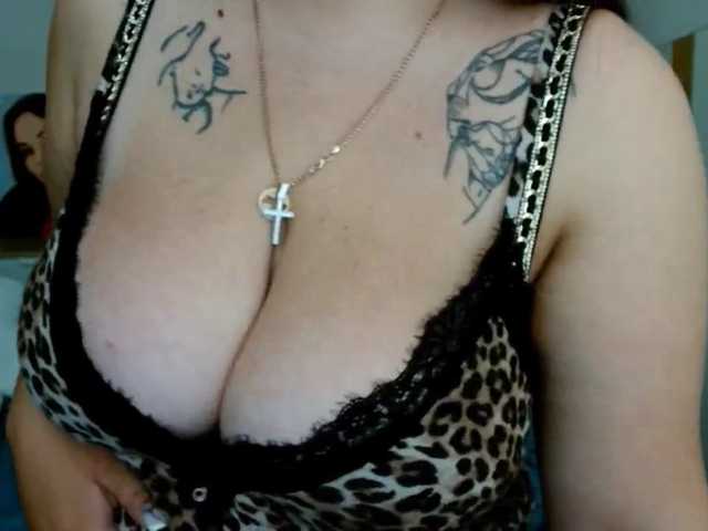 Leilabeayte24 live cam on BongaCams