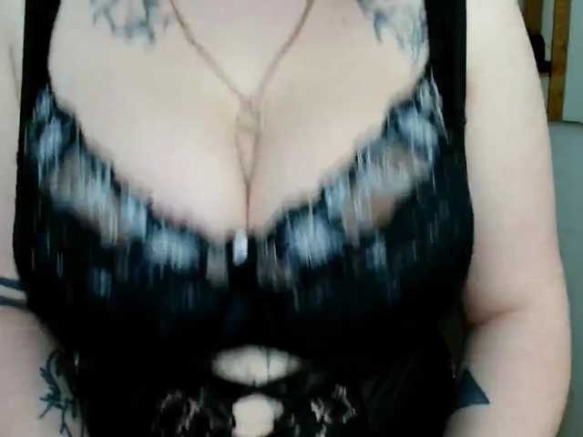 Leilabeayte24 live cam on BongaCams