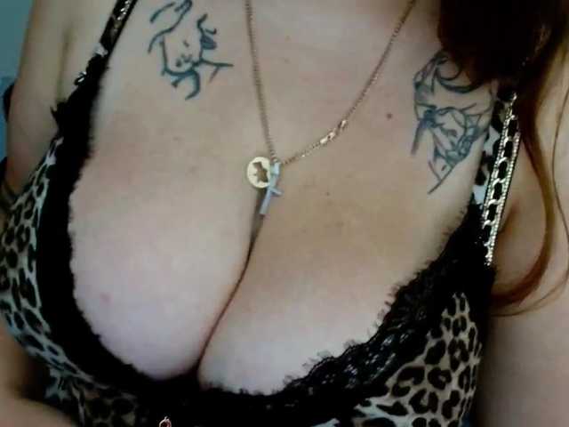 Leilabeayte24 live cam on BongaCams