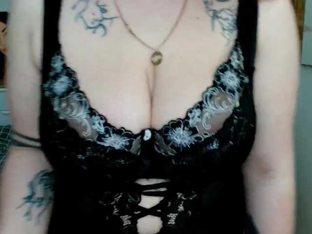 Leilabeayte24 live cam on BongaCams