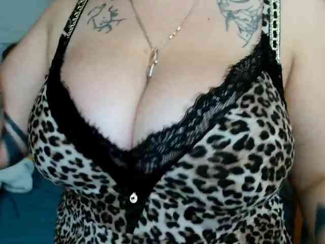 Leilabeayte24 Live Webcam on BongaCams