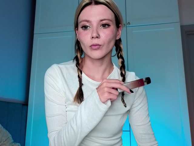 Alicee-teasee live cam on BongaCams