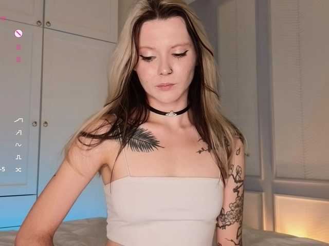 Alicee-teasee live cam on BongaCams
