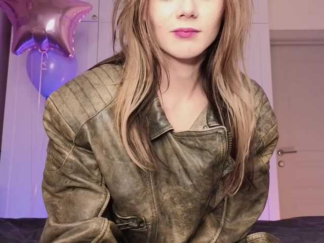 Alicee-teasee's BongaCams show and profile