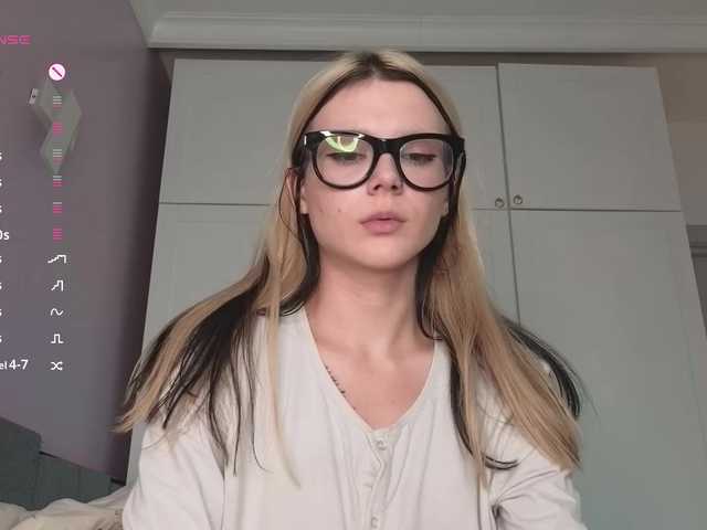Alicee-teasee live cam on BongaCams