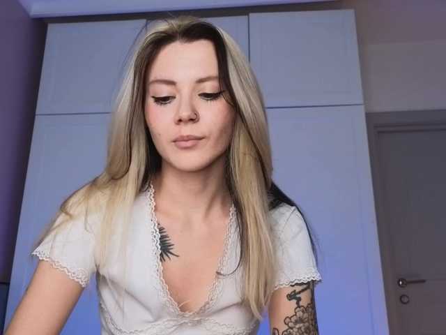 Alicee-teasee live cam on BongaCams