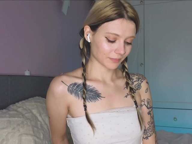 Alicee-teasee live cam on BongaCams