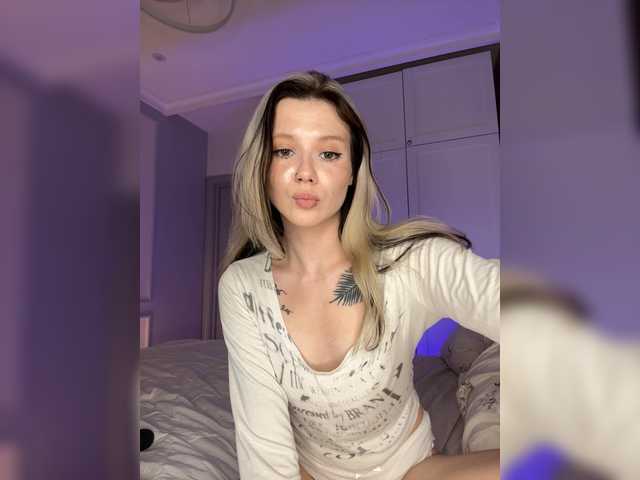 Alicee-teasee live webcam show