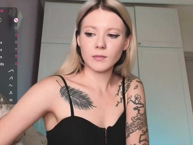 Alicee-teasee live cam on BongaCams