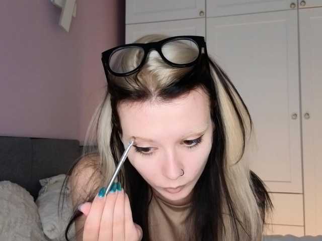 Alicee-teasee live cam on BongaCams