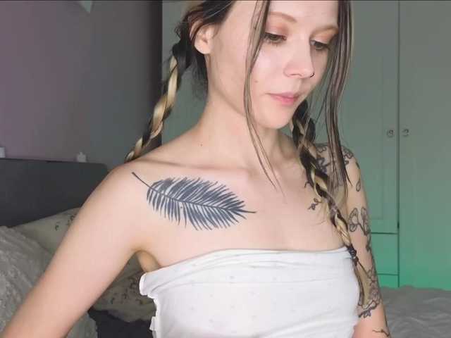 Alicee-teasee live cam on BongaCams