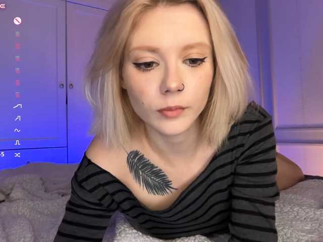le modèle Alicee-teasee est en webcam porno dans un show sur le site bongacams, il possède les tags suivants: White/Caucasian,Blonde,Shaved