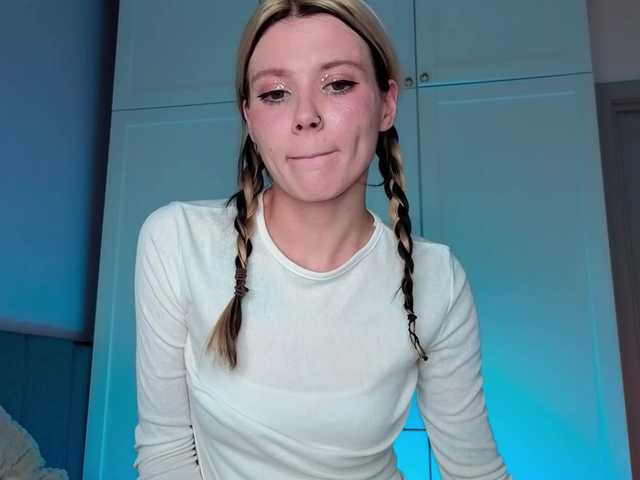 Alicee-teasee live cam on BongaCams