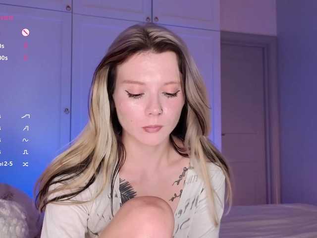 Alicee-teasee live webcam show