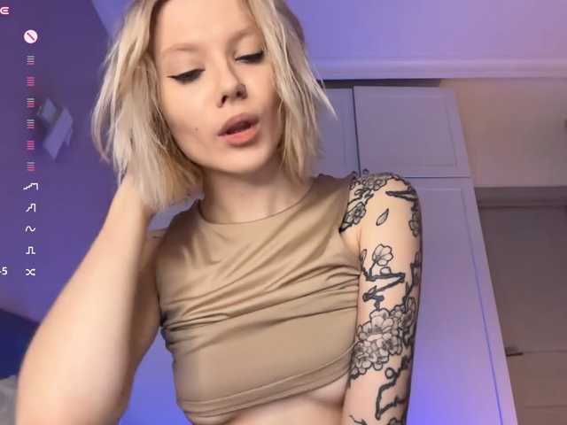 Alicee-teasee live cam on BongaCams