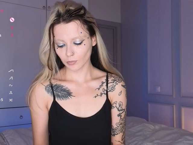 Alicee-teasee live cam on BongaCams