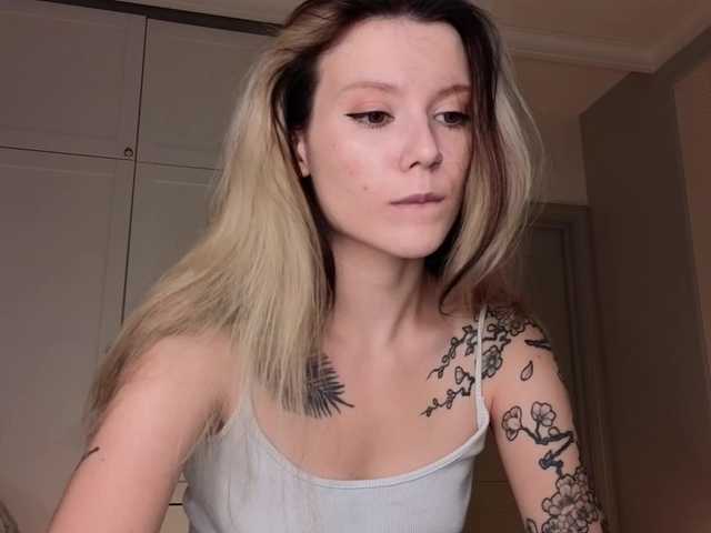 Alicee-teasee live webcam show