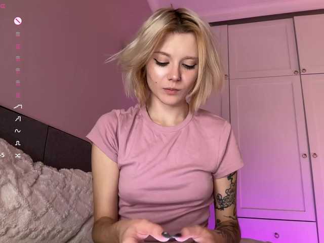 Alicee-teasee live cam on BongaCams