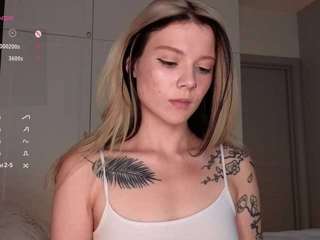 Alicee-teasee live webcam show