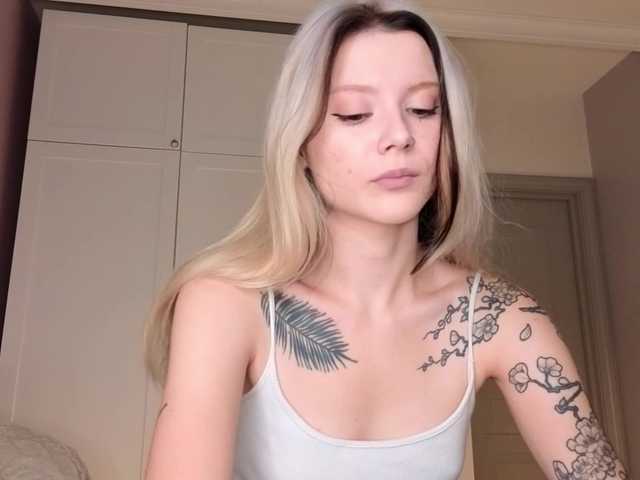 Alicee-teasee live cam on BongaCams
